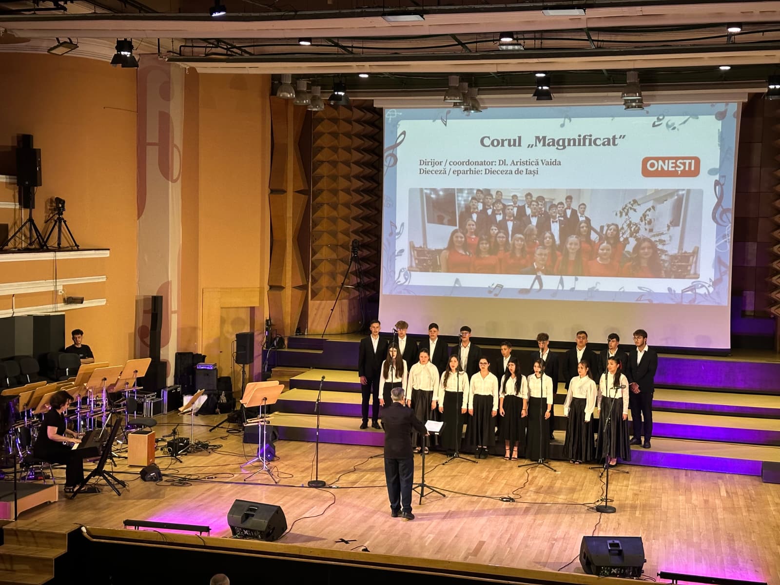 Coruri participante Poza de grup - Magnificat