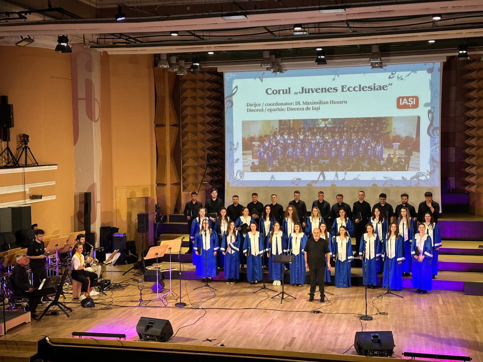 Coruri participante Poza de grup - Juvenes Ecclesiae